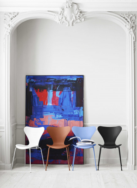 Fritz Hansen Vlinderstoel Series 7 stoel Monochrome gekleurd essen