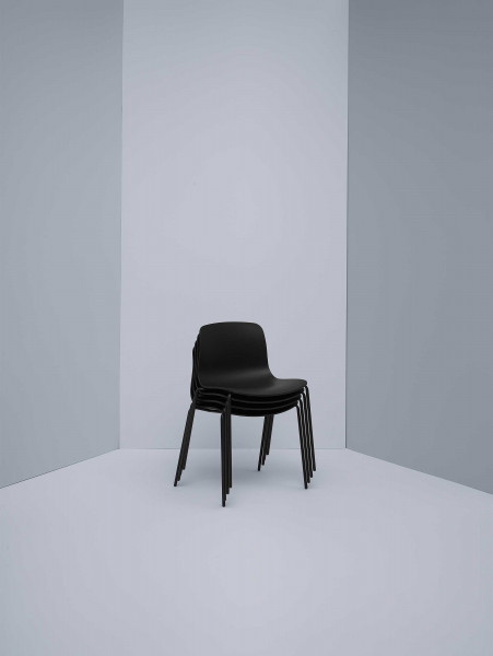 Hay About a Chair AAC16 stoel met zwart onderstel