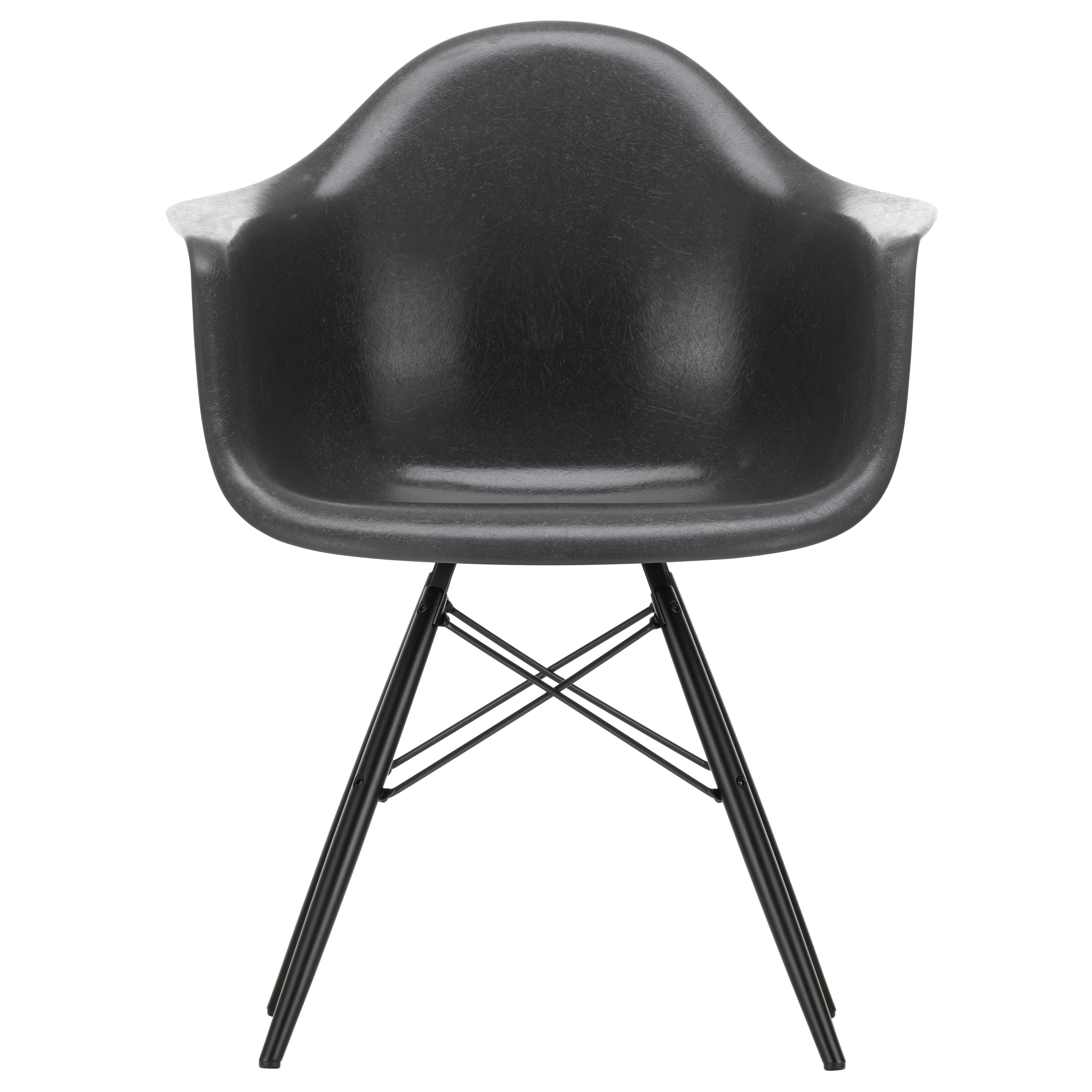 vitra eames daw fiberglass stoel zwart esdoorn flinders