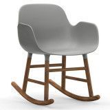 Normann Copenhagen Form Rocking Armchair schommelstoel met walnoten onderstel