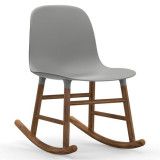 Normann Copenhagen Form Rocking Chair schommelstoel met walnoten onderstel