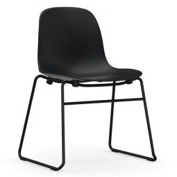 Normann Copenhagen Form Chair stapelbare stoel met gelakt onderstel