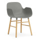 Normann Copenhagen Form Armchair stoel met eiken onderstel grijs