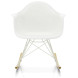 Vitra Eames RAR schommelstoel met wit gepoedercoat onderstel
