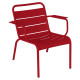 Fermob Luxembourg lounge fauteuil met armleuning Chili