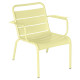 Fermob Luxembourg lounge fauteuil met armleuning Frosted lemon