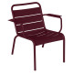 Fermob Luxembourg lounge fauteuil met armleuning Black Cherry