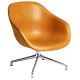 Hay About a Lounge Chair Low AAL81 fauteuil, Leather Silk Cognac, gepolijst aluminium