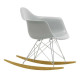 Vitra Eames RAR schommelstoel esdoorn goud onderstel, helder grijs